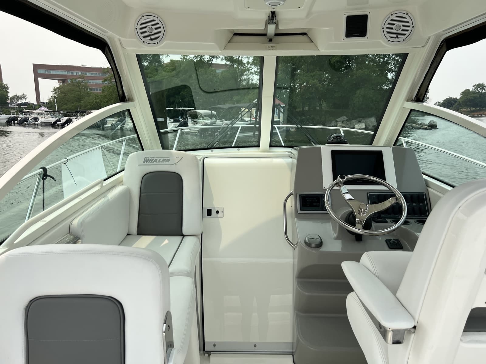 2013 Boston Whaler Conquest - Photo 14