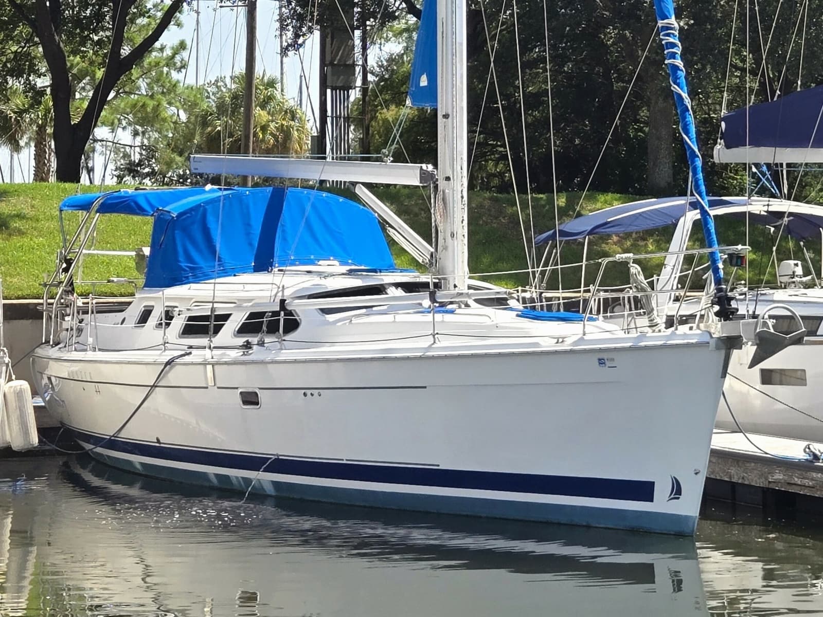 2007 Hunter 44 DS - Photo 1
