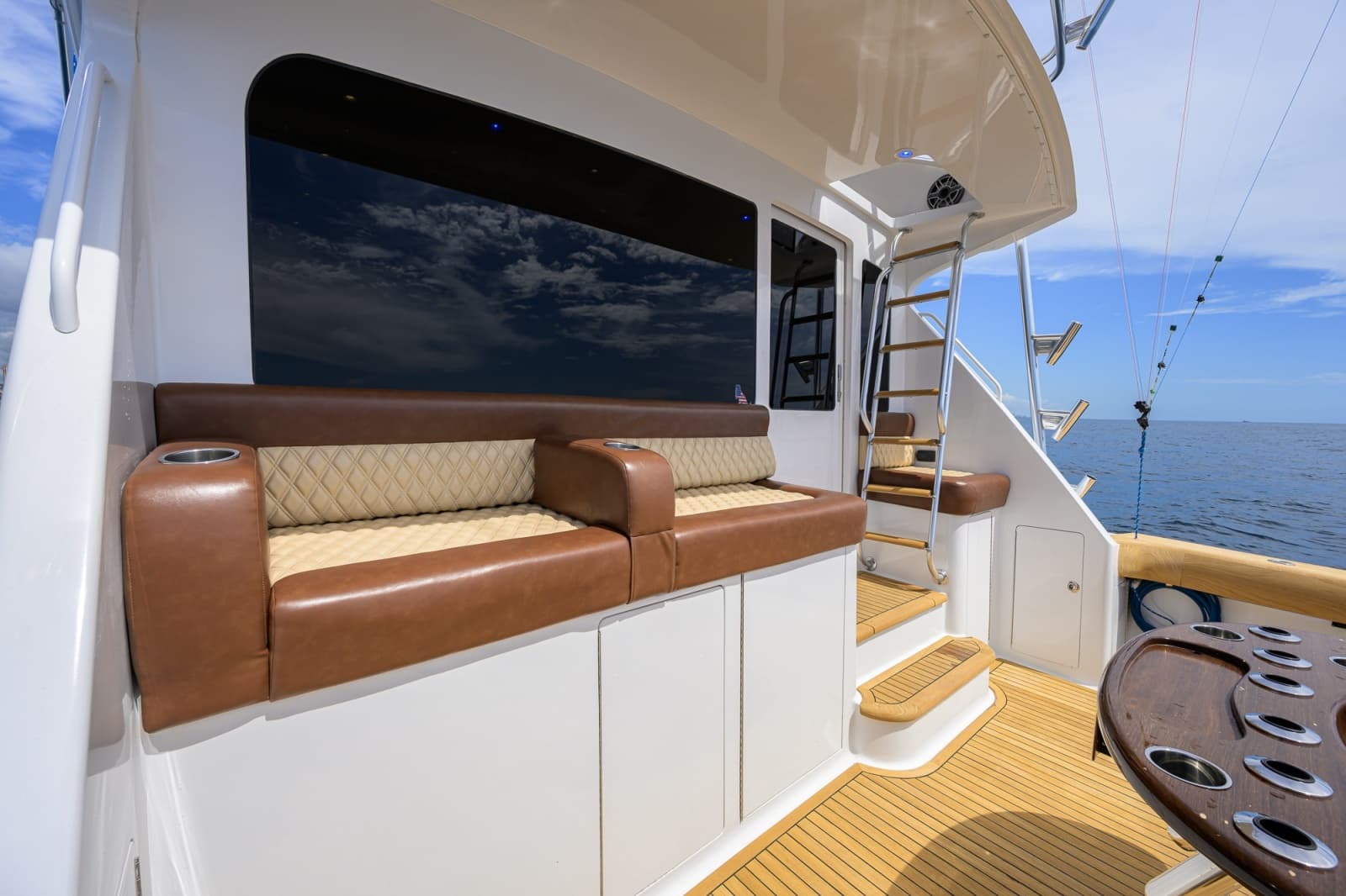 2002 Viking 61 Convertible - Photo 77