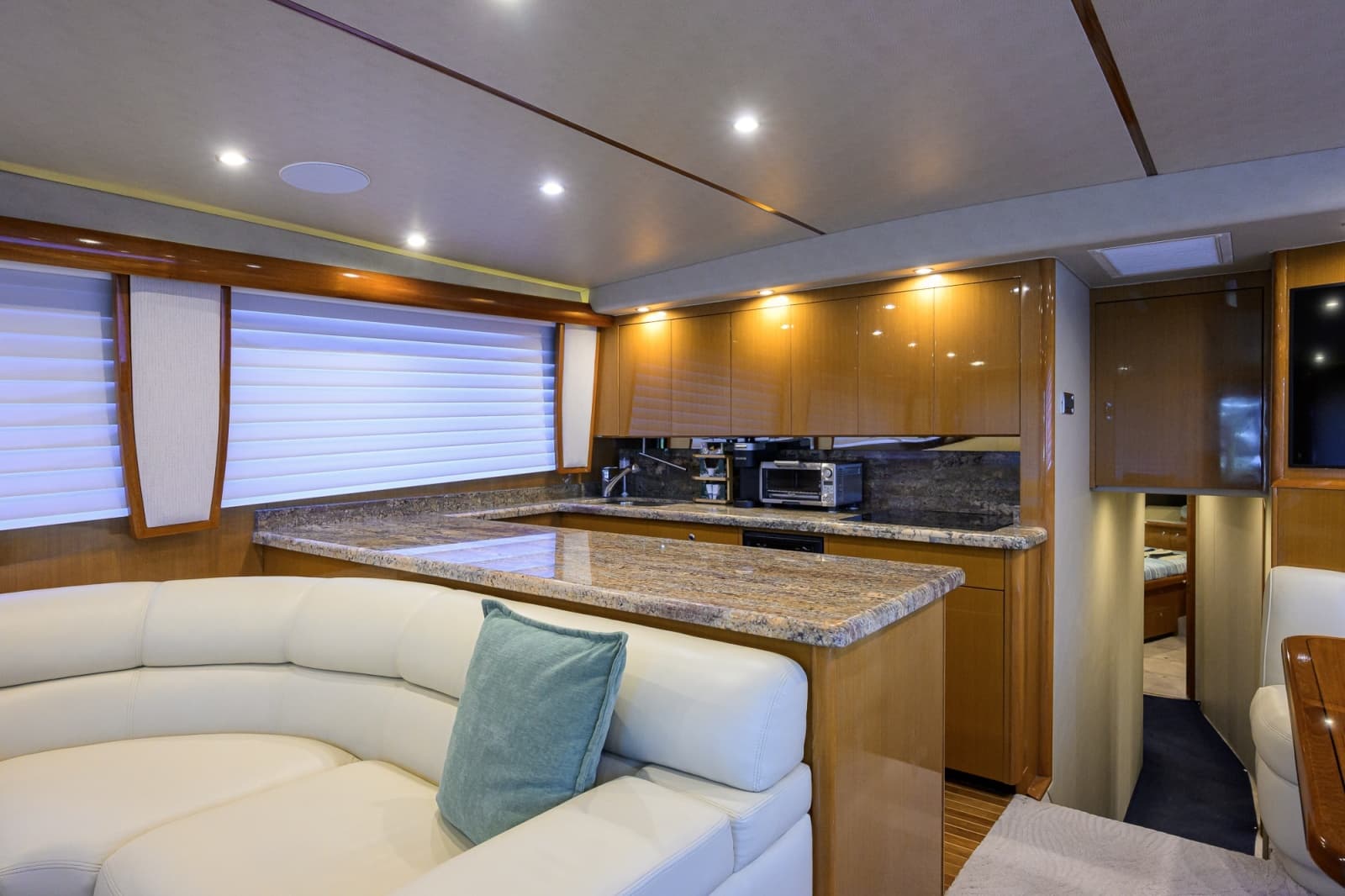 2002 Viking 61 Convertible - Photo 51
