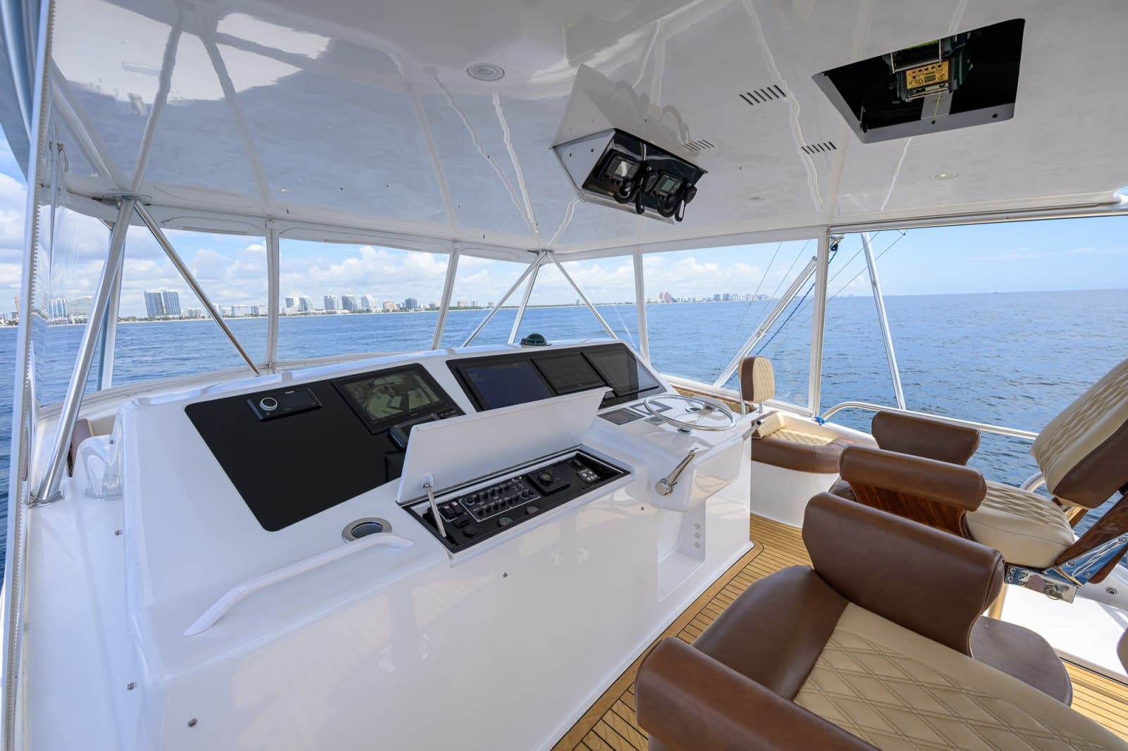 2002 Viking 61 Convertible - Photo 91