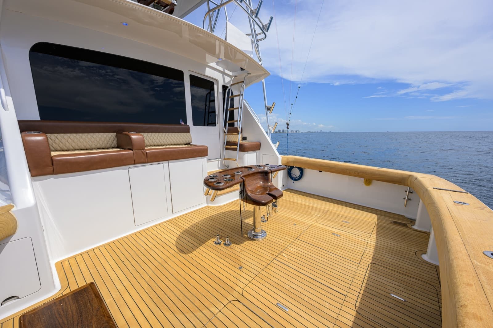2002 Viking 61 Convertible - Photo 76