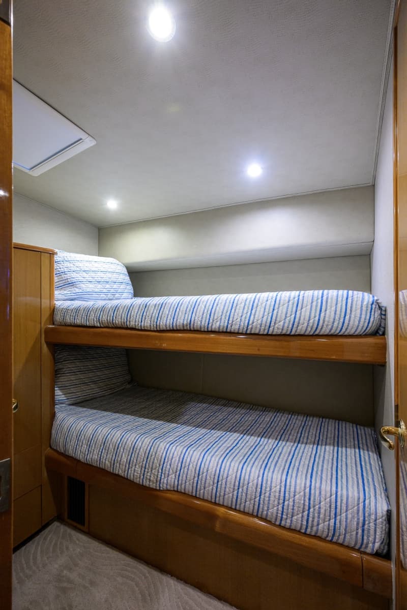 2002 Viking 61 Convertible - Photo 55