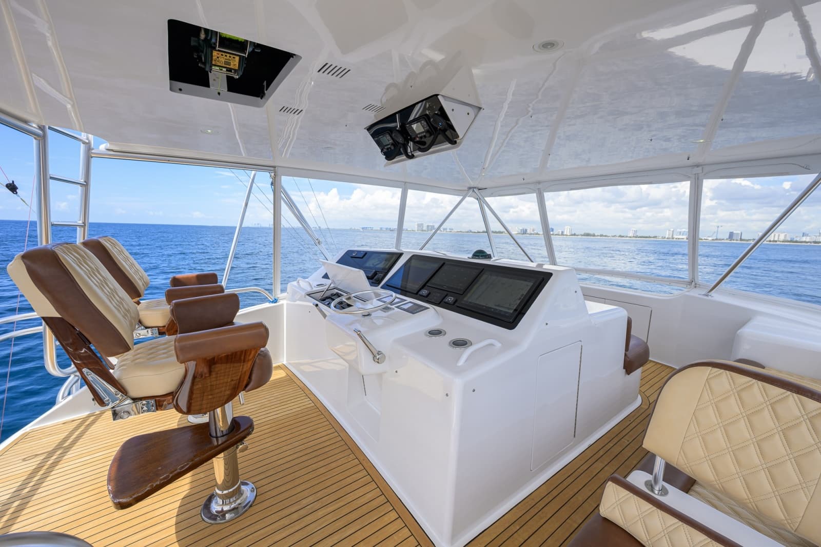 2002 Viking 61 Convertible - Photo 83