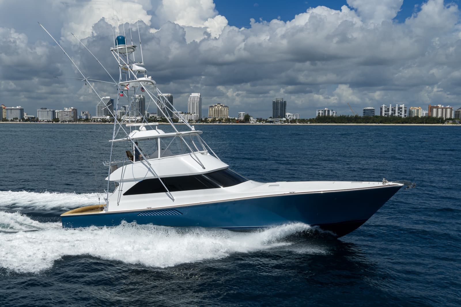 2002 Viking 61 Convertible - Photo 24