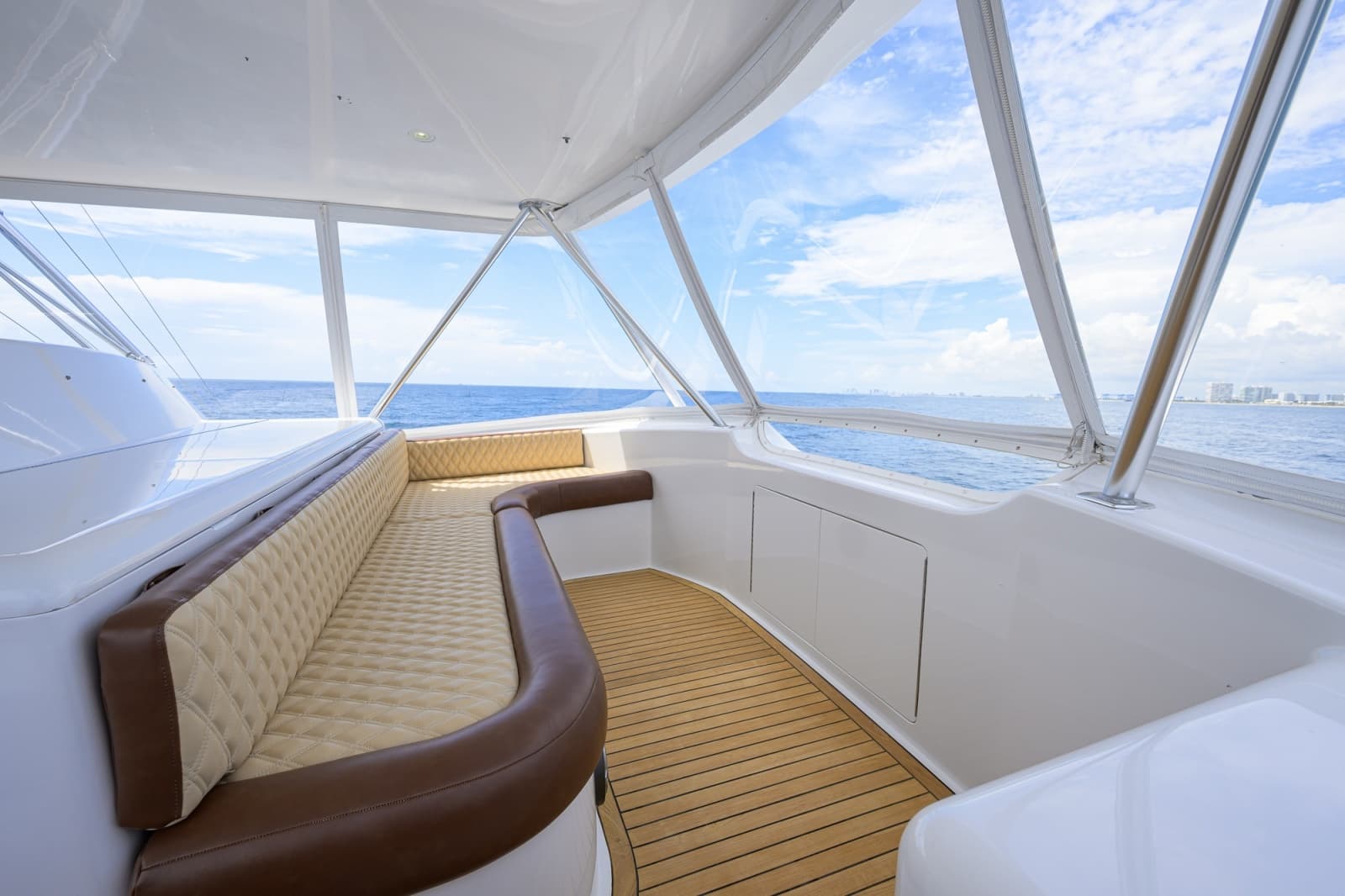 2002 Viking 61 Convertible - Photo 86