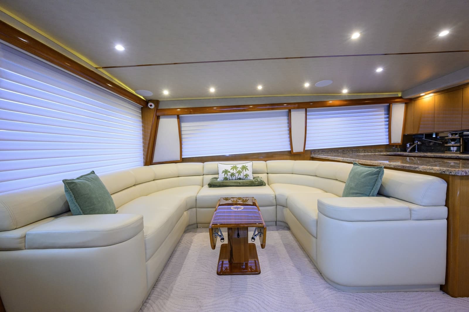 2002 Viking 61 Convertible - Photo 34