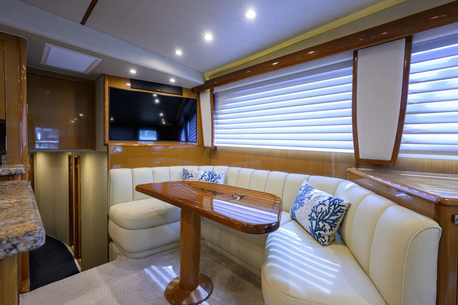 2002 Viking 61 Convertible - Photo 38