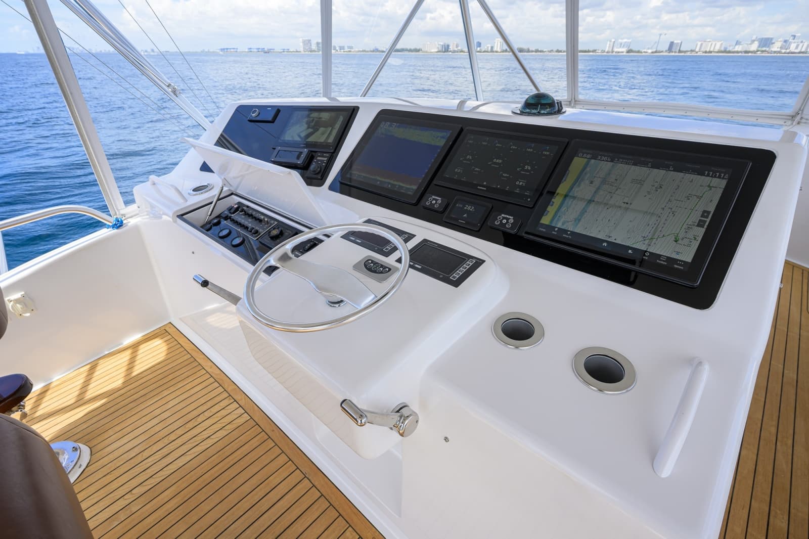 2002 Viking 61 Convertible - Photo 82