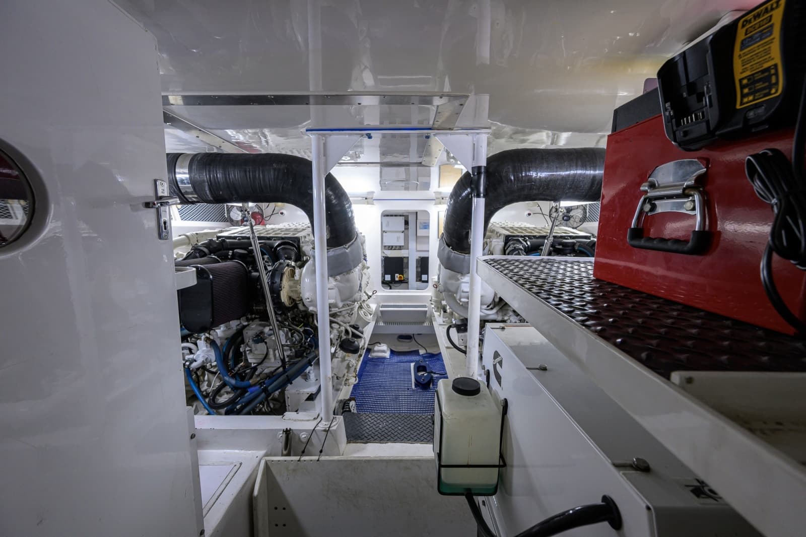 2002 Viking 61 Convertible - Photo 104