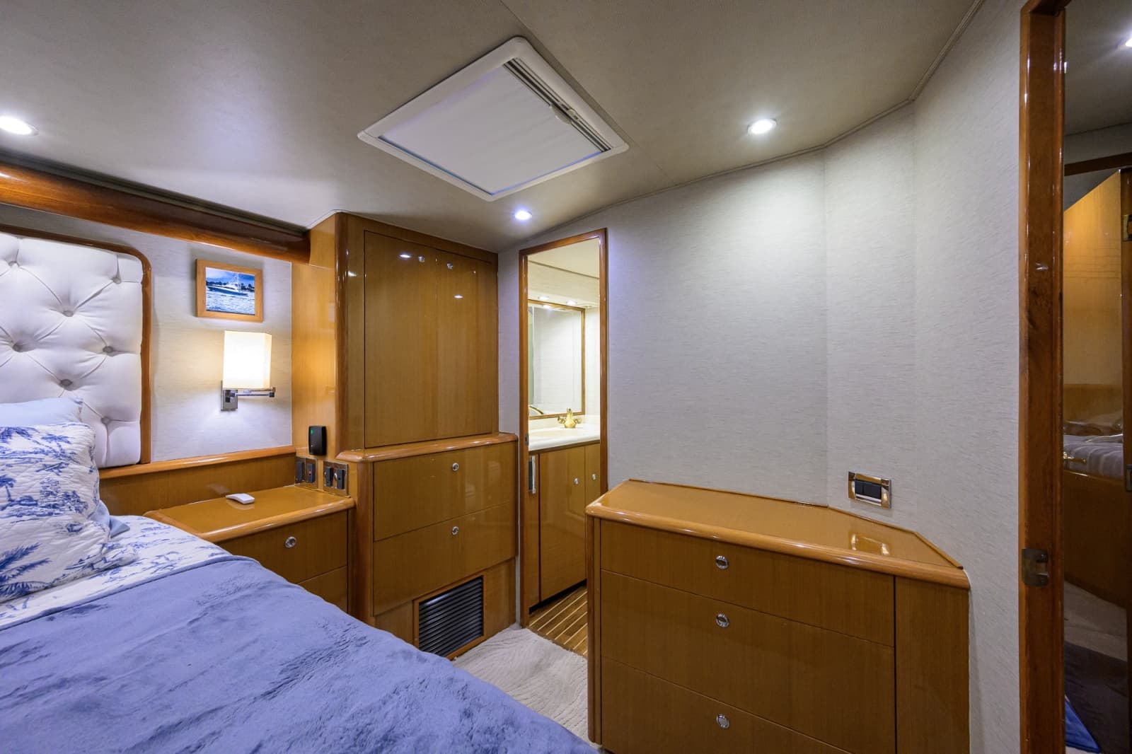 2002 Viking 61 Convertible - Photo 45