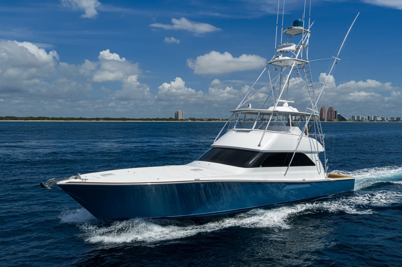 2002 Viking 61 Convertible - Photo 10