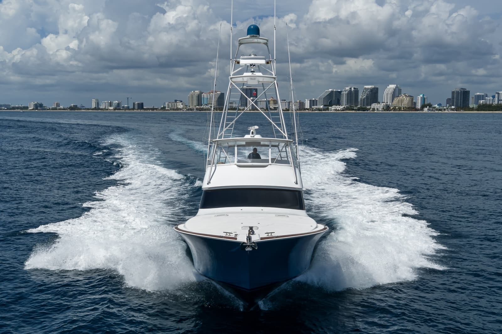 2002 Viking 61 Convertible - Photo 21
