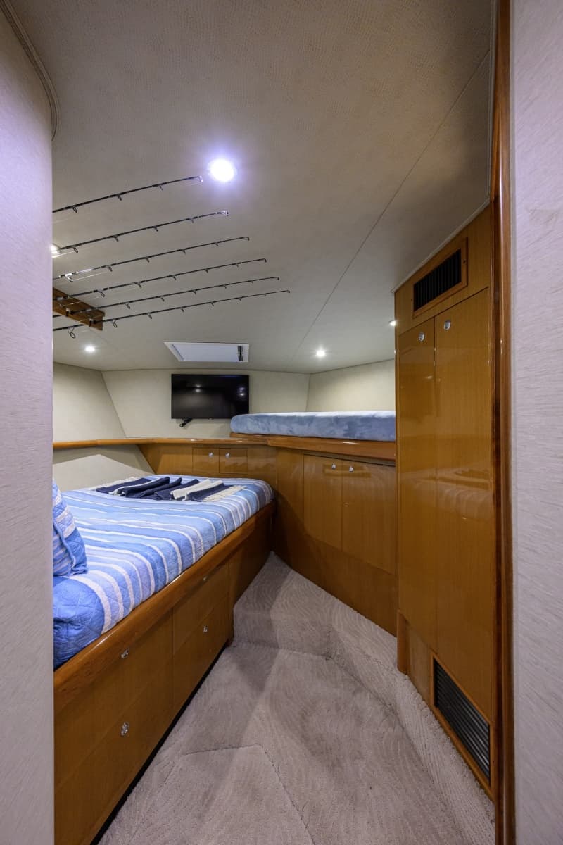 2002 Viking 61 Convertible - Photo 68
