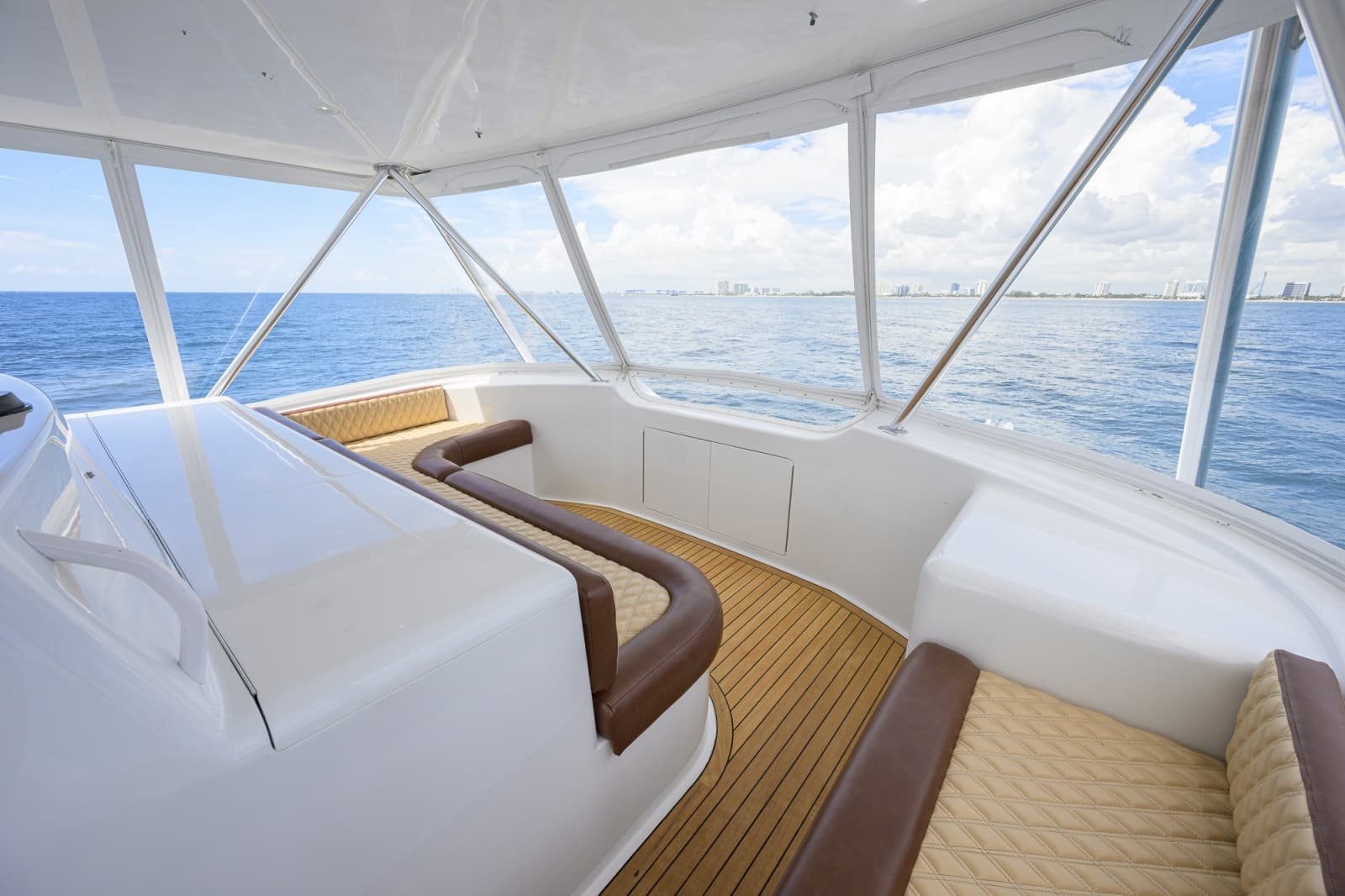 2002 Viking 61 Convertible - Photo 85