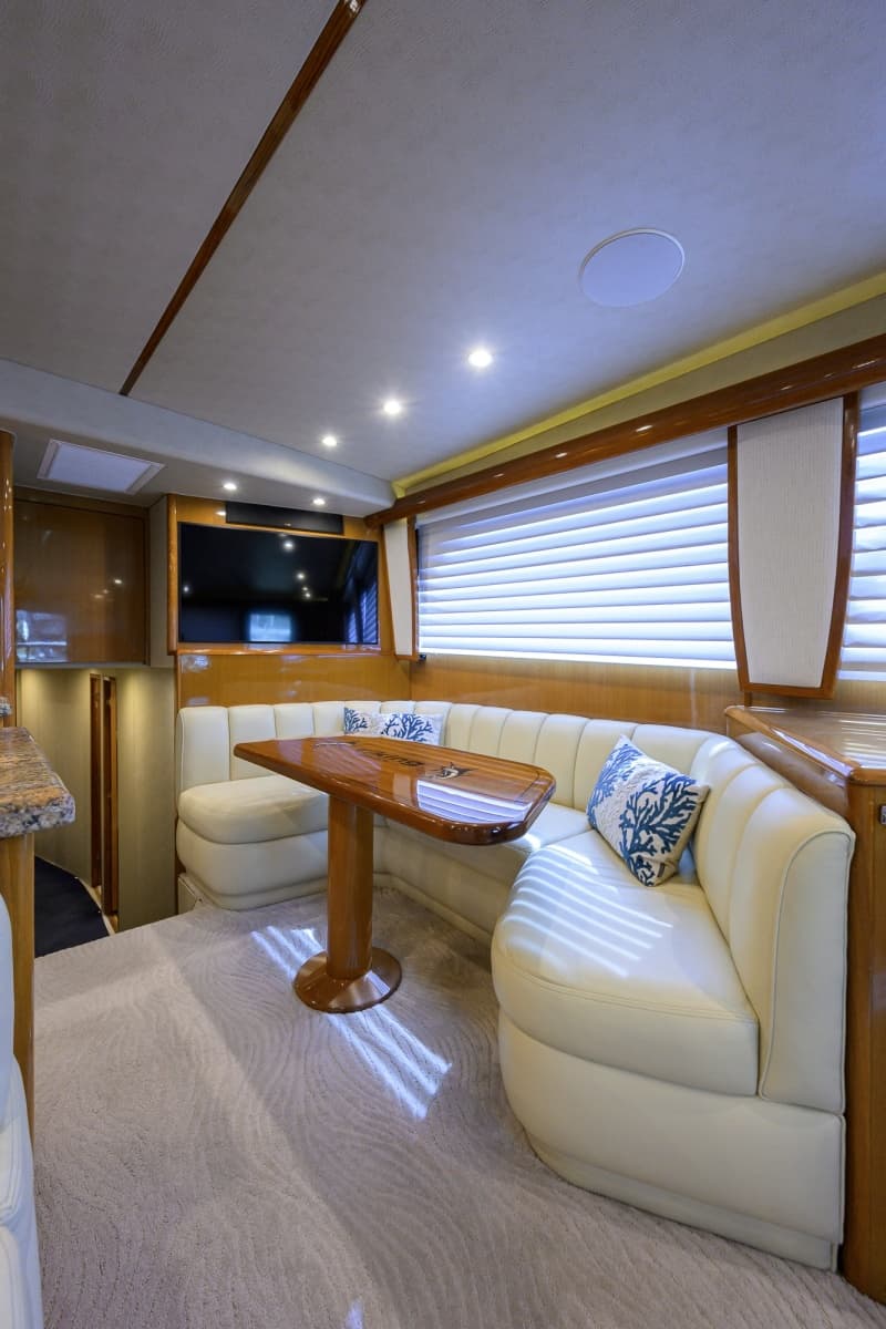 2002 Viking 61 Convertible - Photo 40