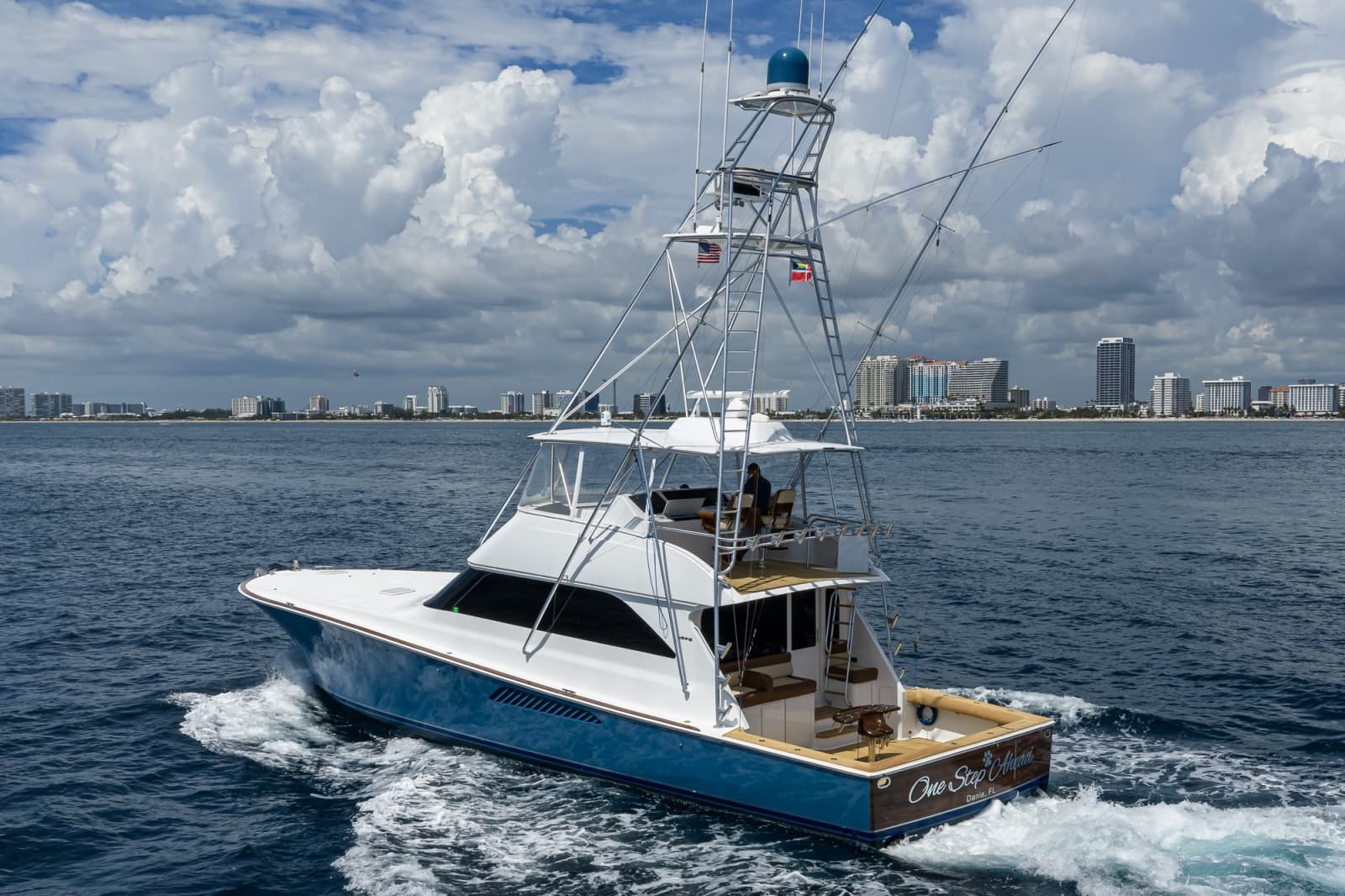 2002 Viking 61 Convertible - Photo 14