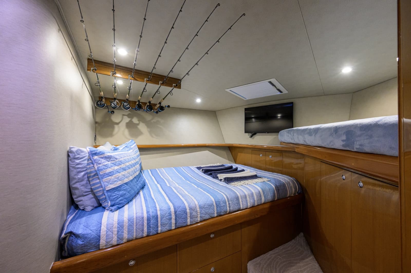2002 Viking 61 Convertible - Photo 71