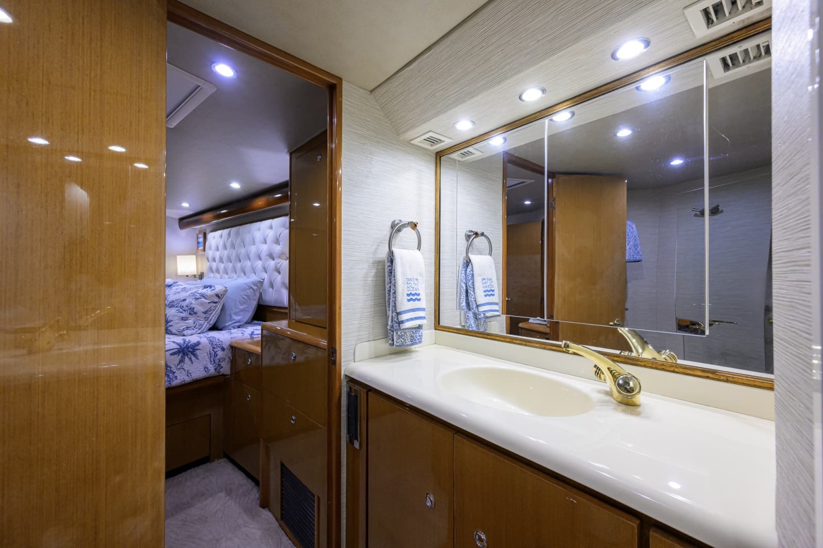 2002 Viking 61 Convertible - Photo 49