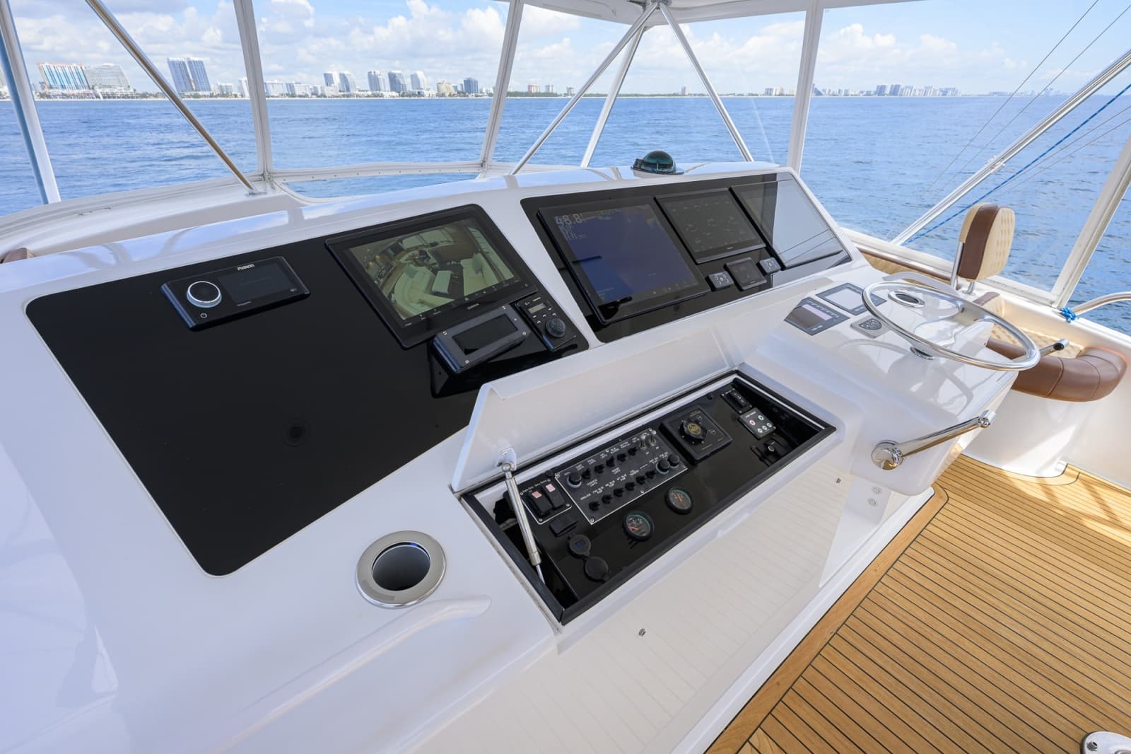 2002 Viking 61 Convertible - Photo 92