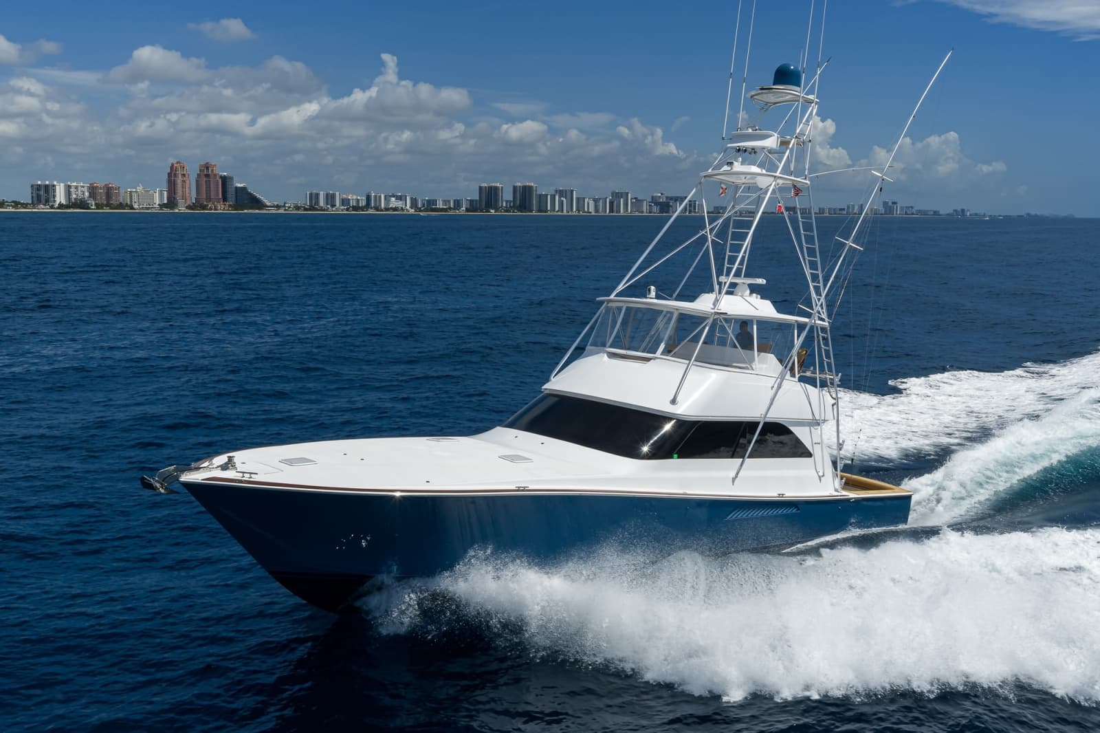 2002 Viking 61 Convertible - Photo 7