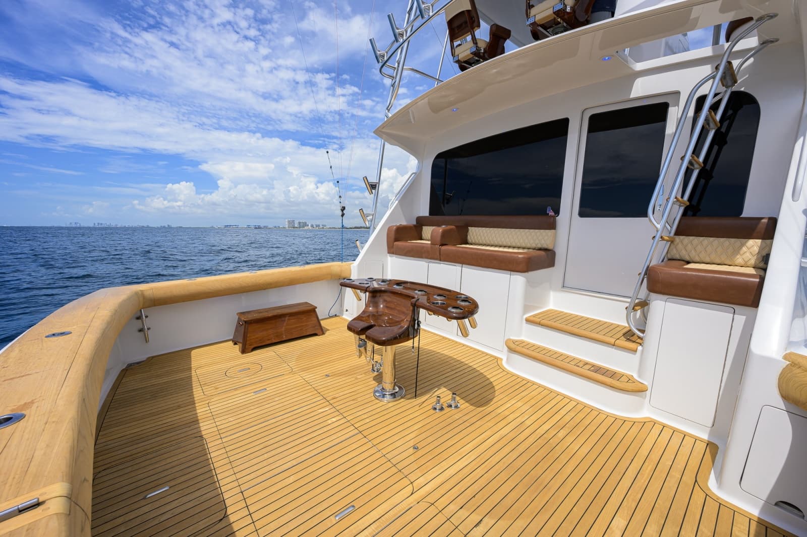 2002 Viking 61 Convertible - Photo 81