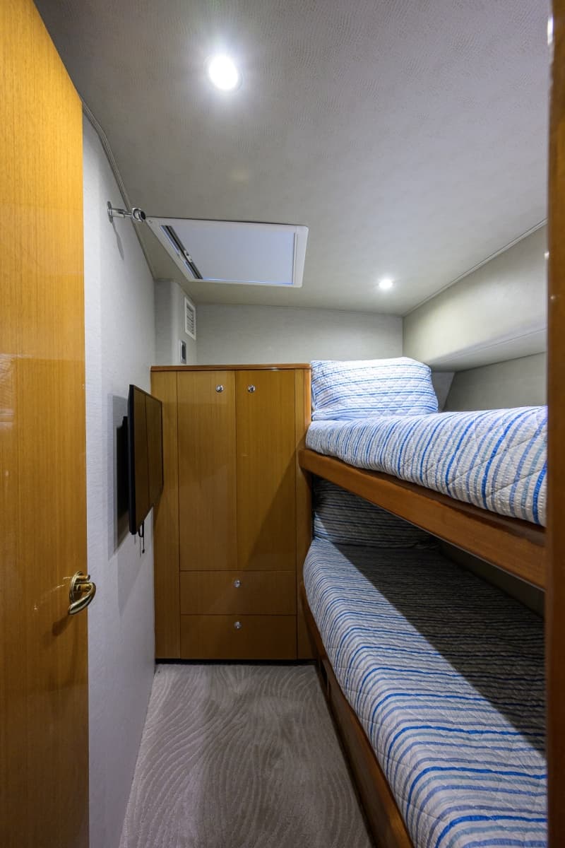 2002 Viking 61 Convertible - Photo 56