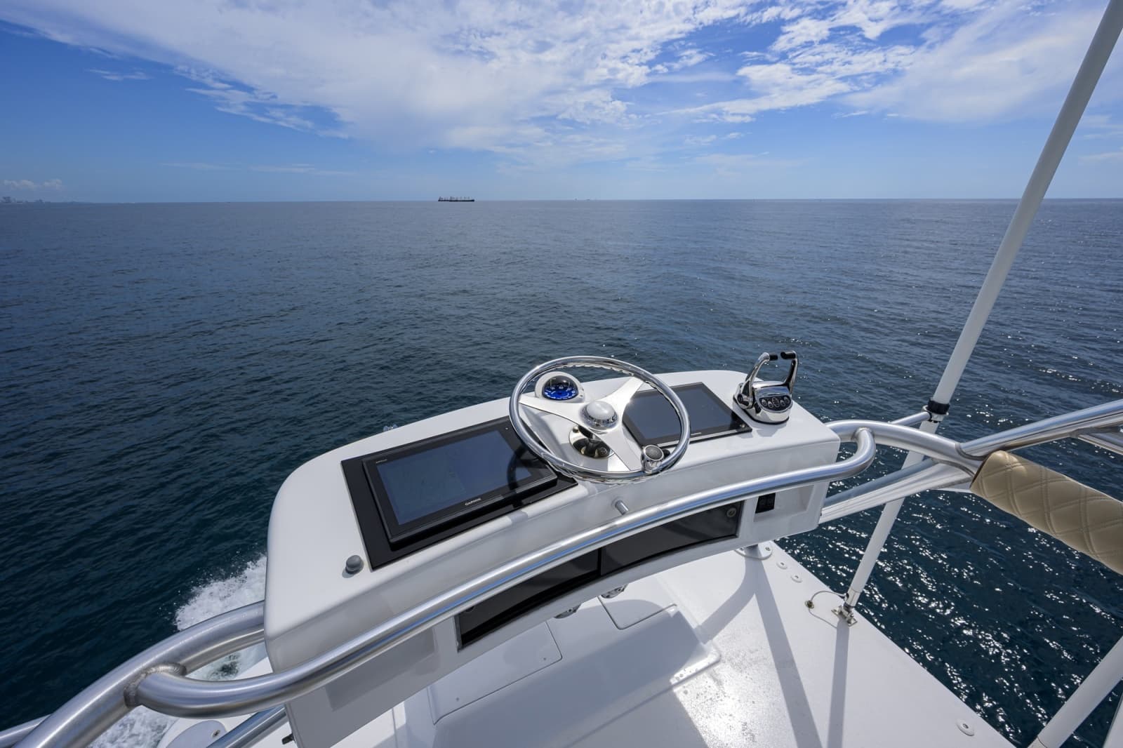 2002 Viking 61 Convertible - Photo 29