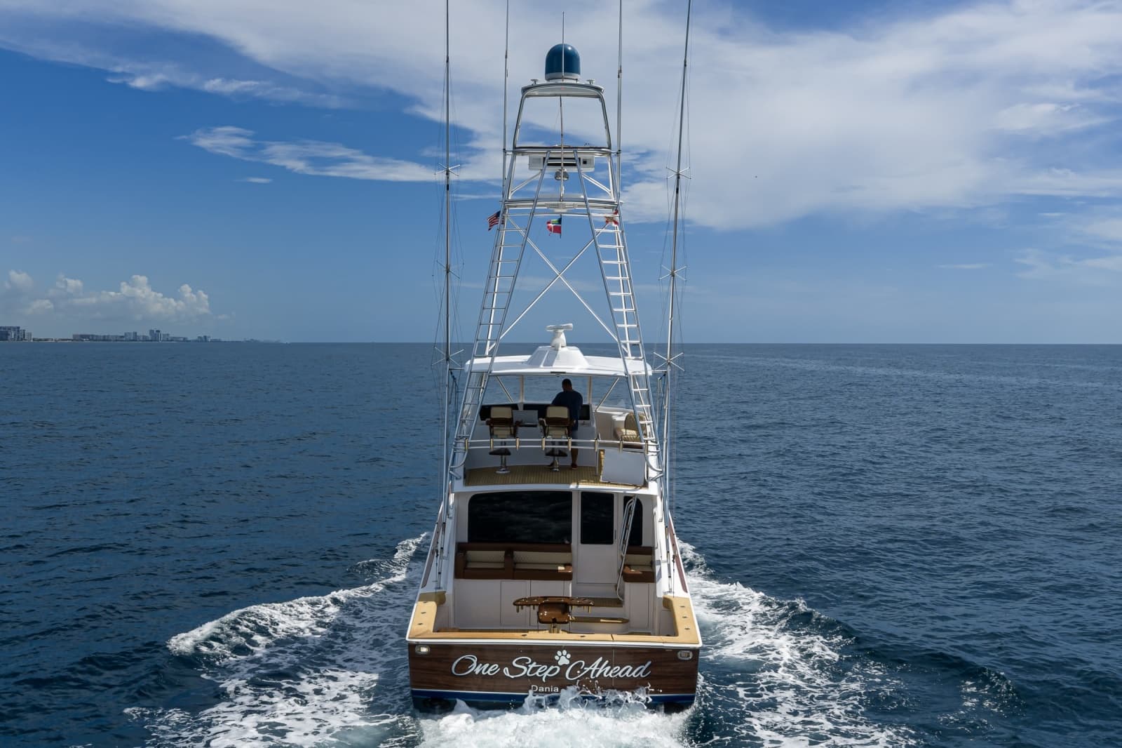 2002 Viking 61 Convertible - Photo 15