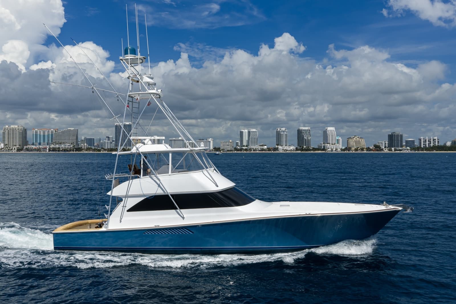 2002 Viking 61 Convertible - Photo 8