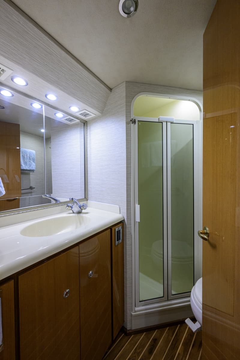 2002 Viking 61 Convertible - Photo 73