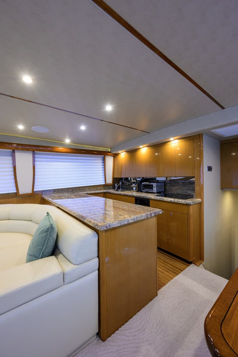2002 Viking 61 Convertible - Photo 52