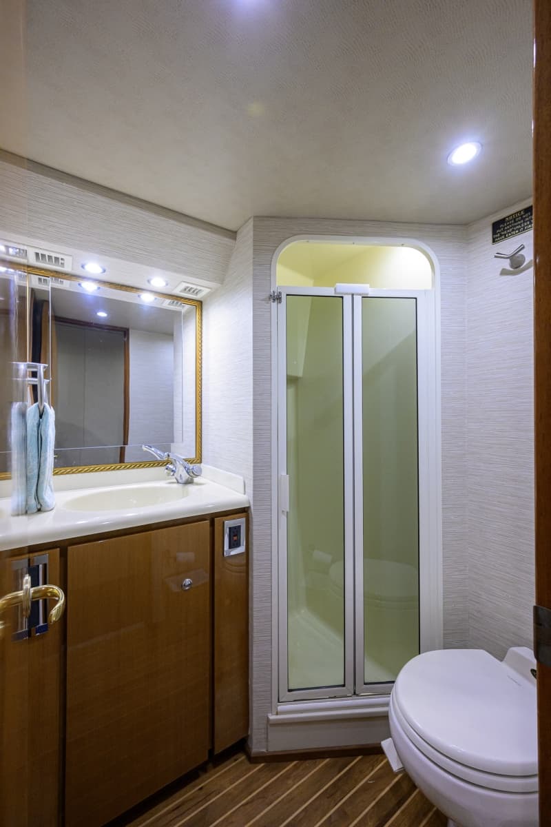 2002 Viking 61 Convertible - Photo 59