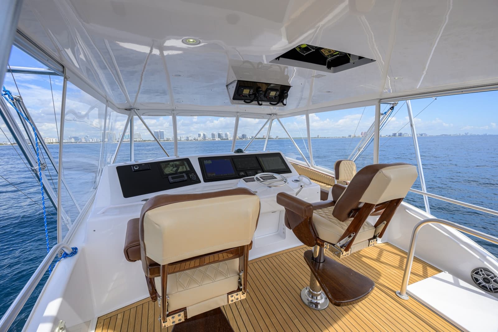 2002 Viking 61 Convertible - Photo 90