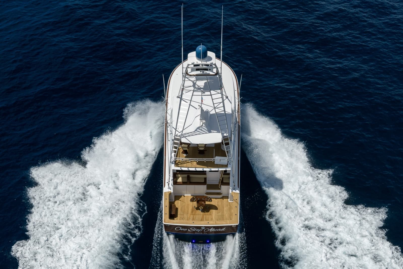 2002 Viking 61 Convertible - Photo 2