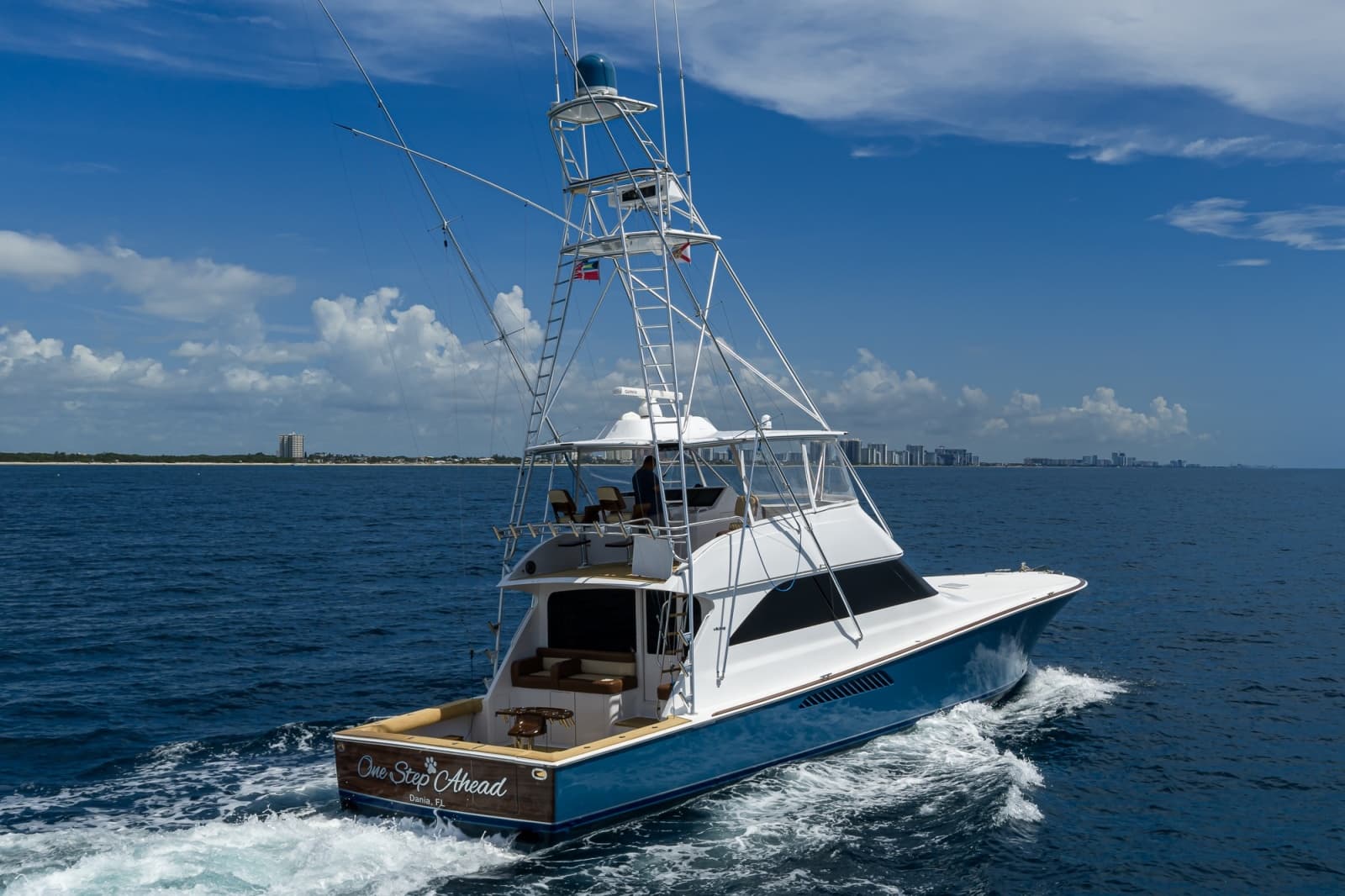 2002 Viking 61 Convertible - Photo 16