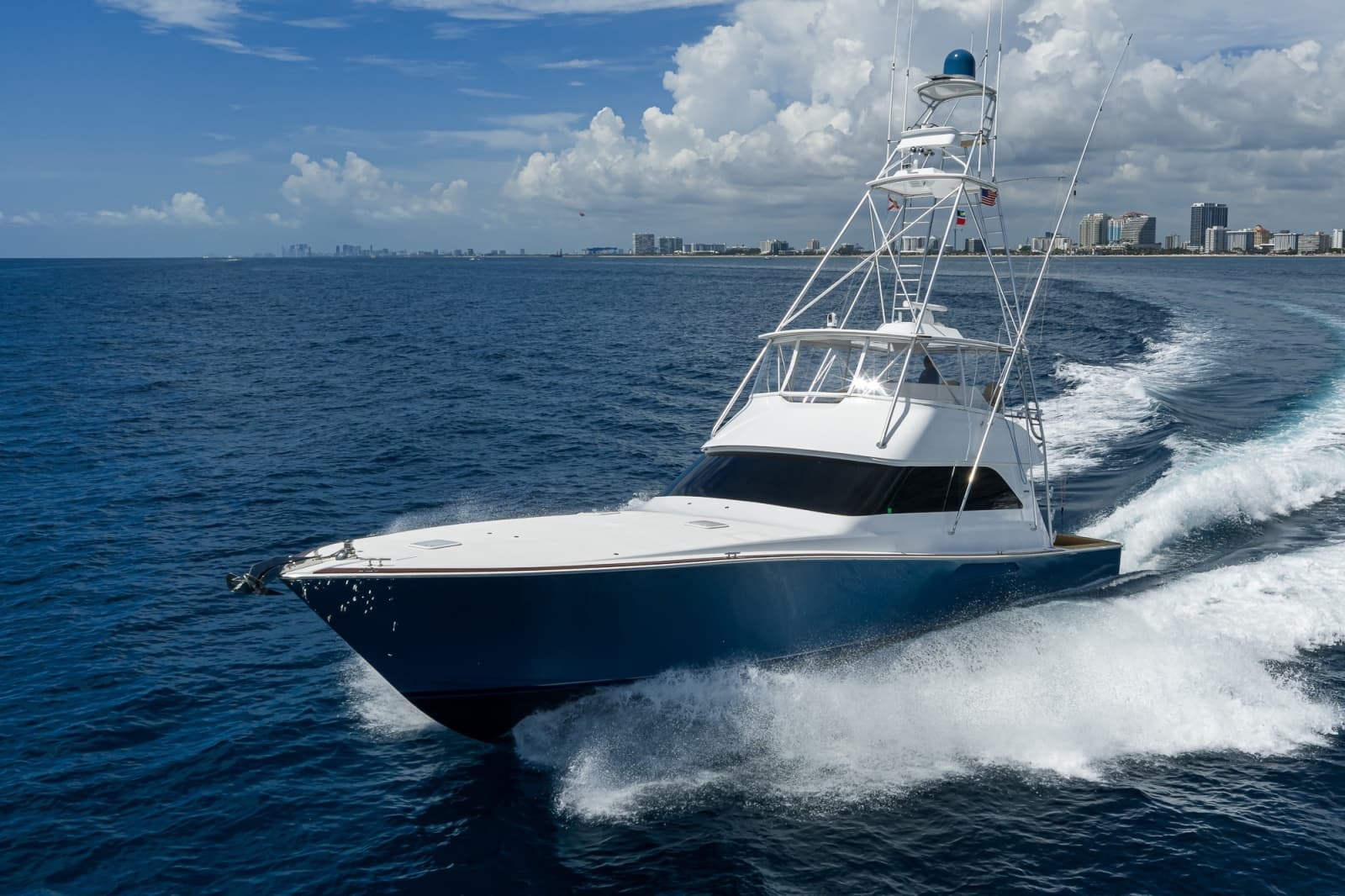 2002 Viking 61 Convertible - Photo 22