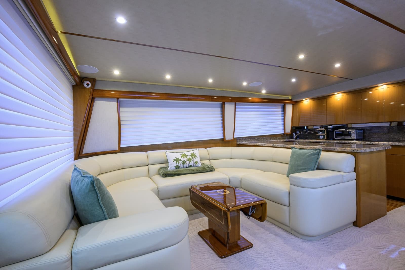 2002 Viking 61 Convertible - Photo 33