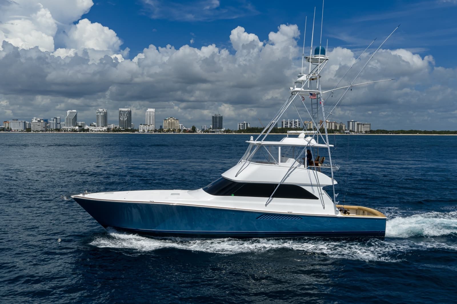 2002 Viking 61 Convertible - Photo 1