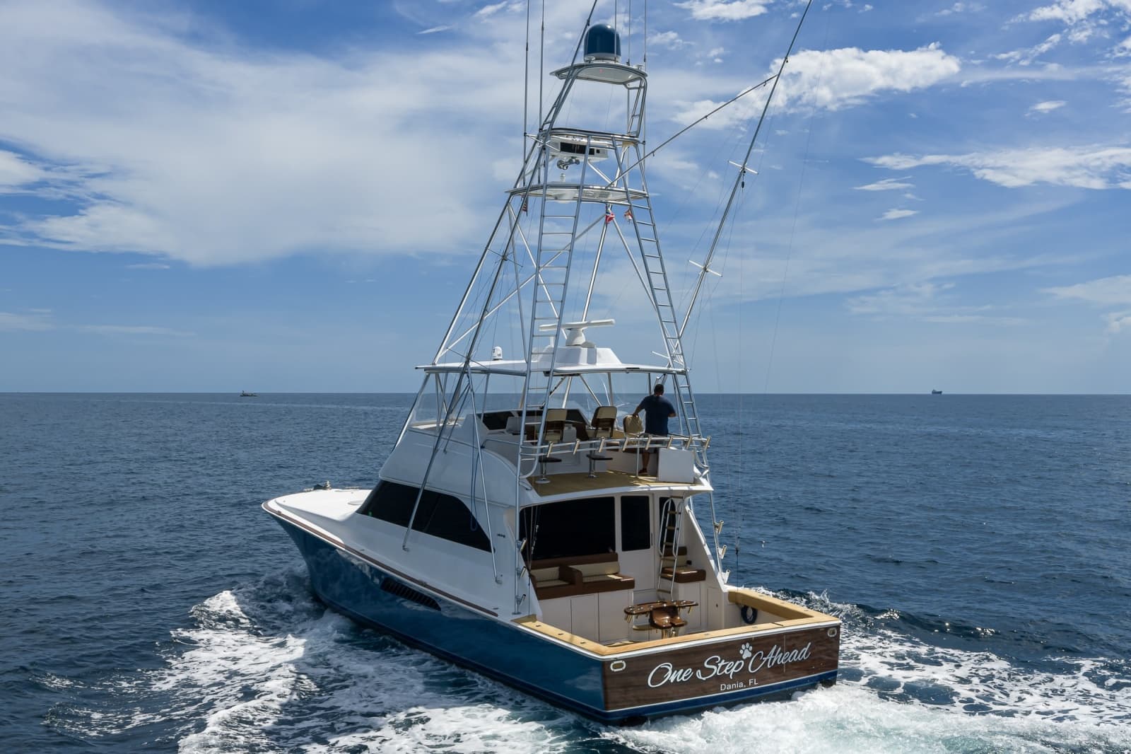 2002 Viking 61 Convertible - Photo 12