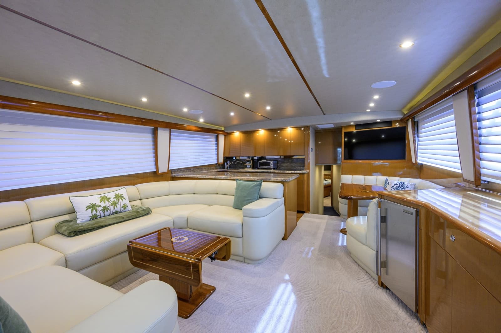2002 Viking 61 Convertible - Photo 50