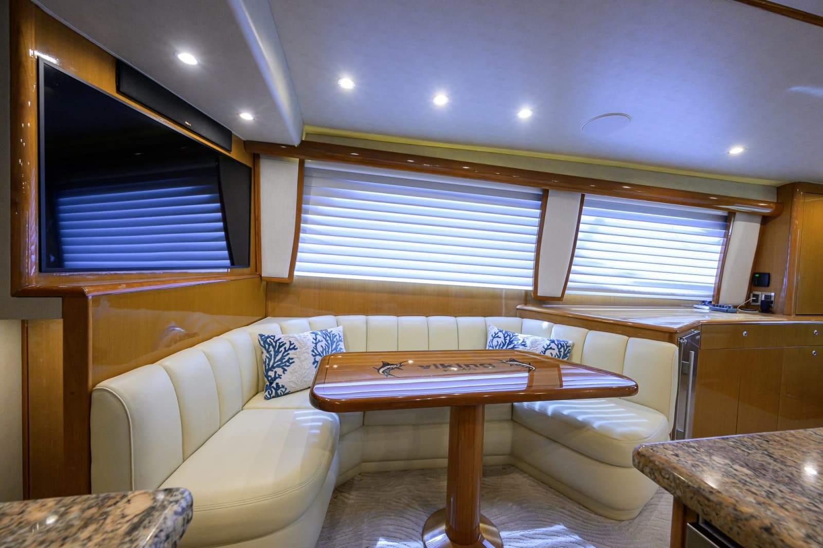 2002 Viking 61 Convertible - Photo 39