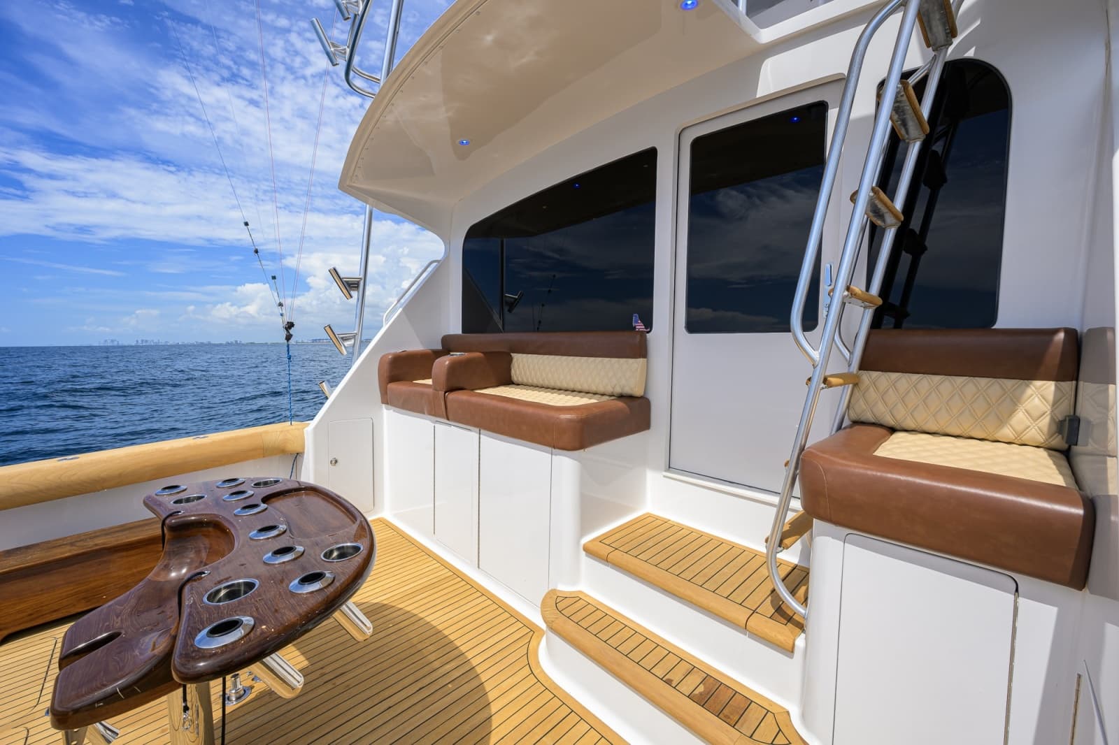 2002 Viking 61 Convertible - Photo 78