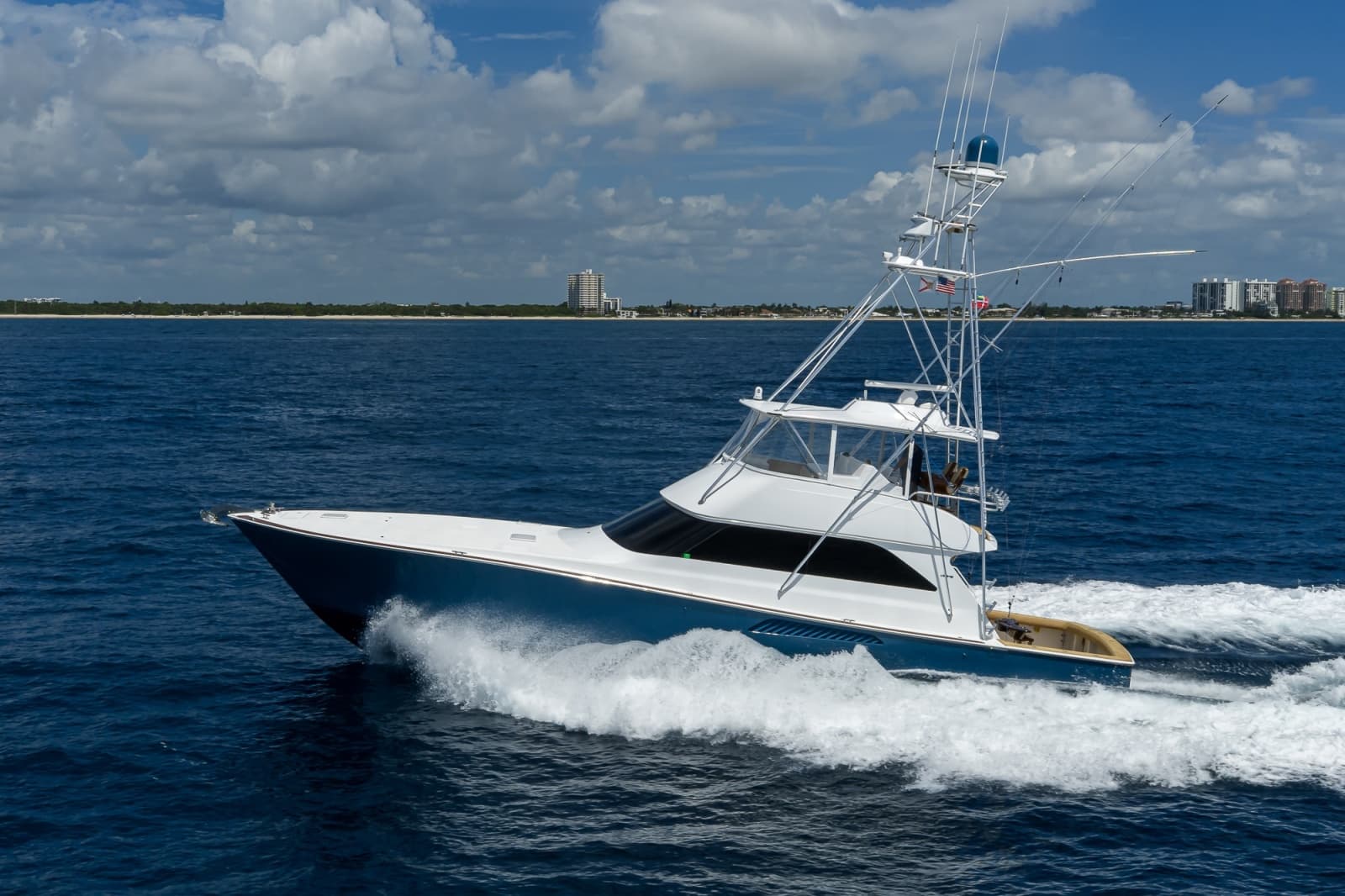 2002 Viking 61 Convertible - Photo 6