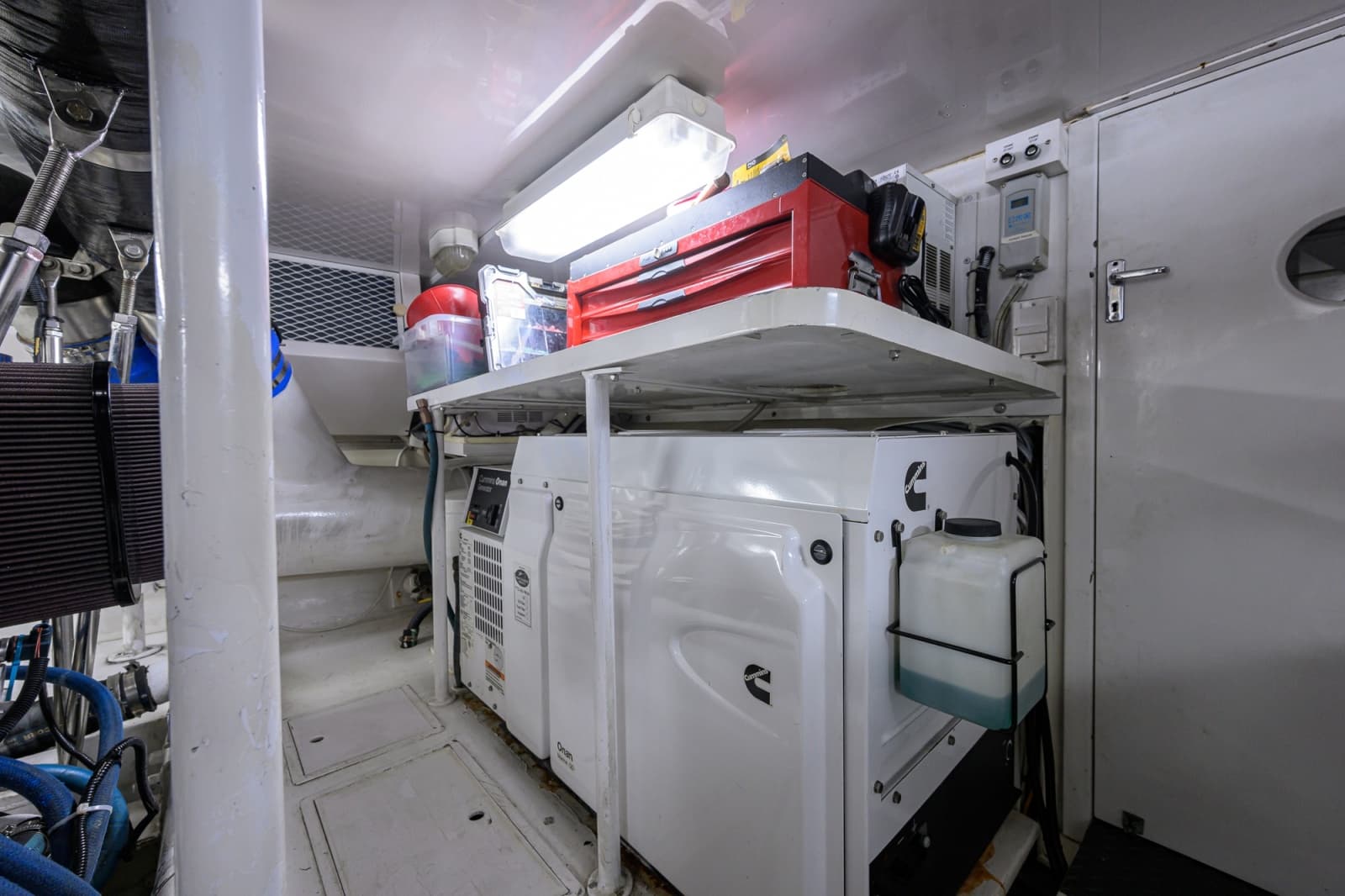 2002 Viking 61 Convertible - Photo 106