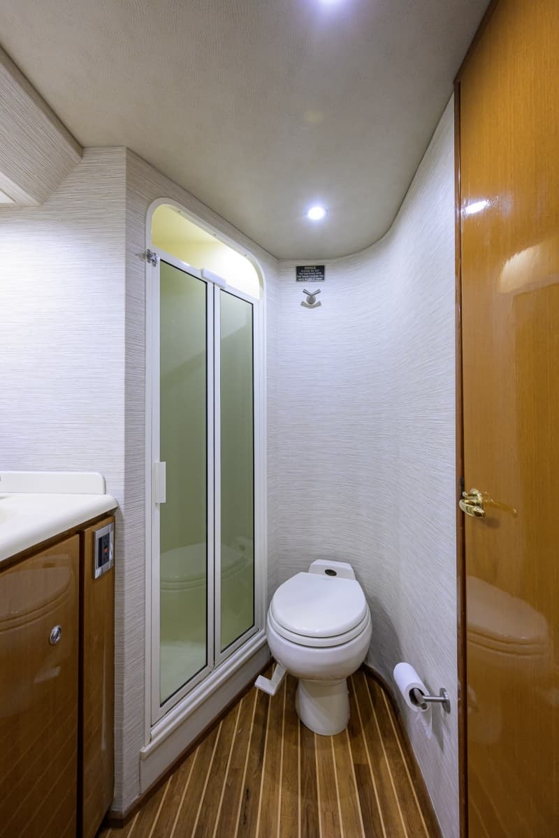 2002 Viking 61 Convertible - Photo 61