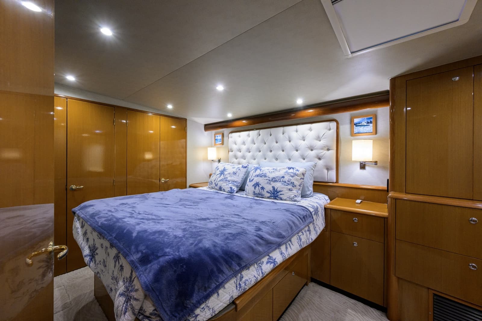2002 Viking 61 Convertible - Photo 65