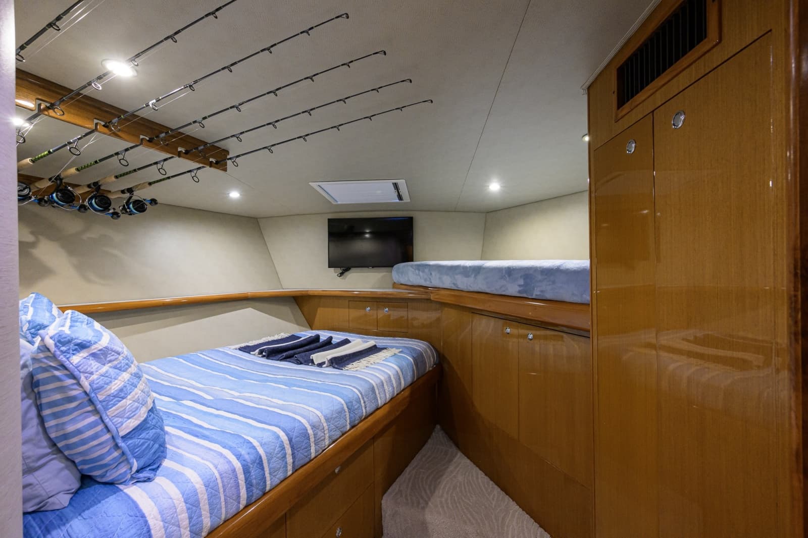2002 Viking 61 Convertible - Photo 69