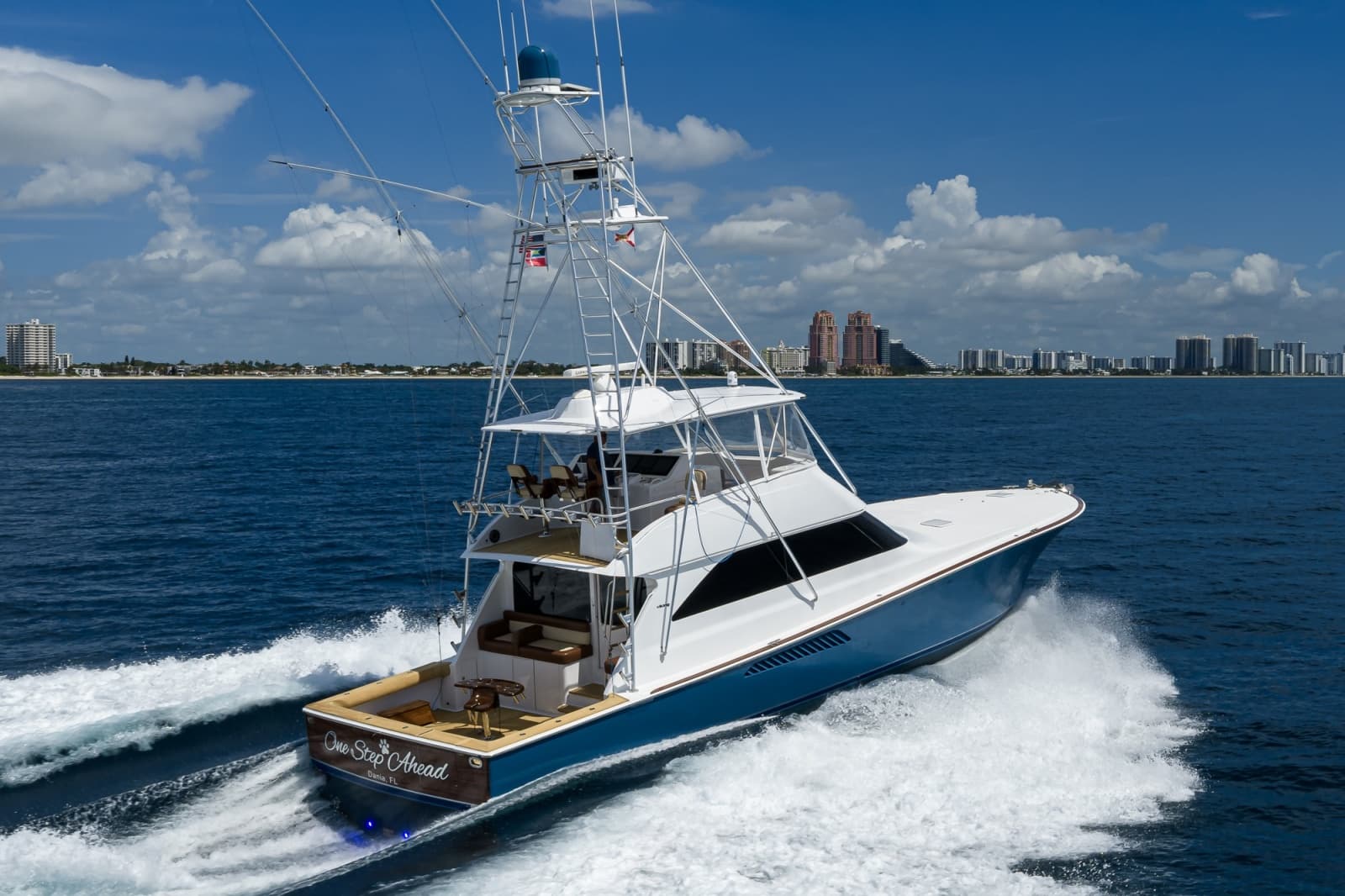 2002 Viking 61 Convertible - Photo 28