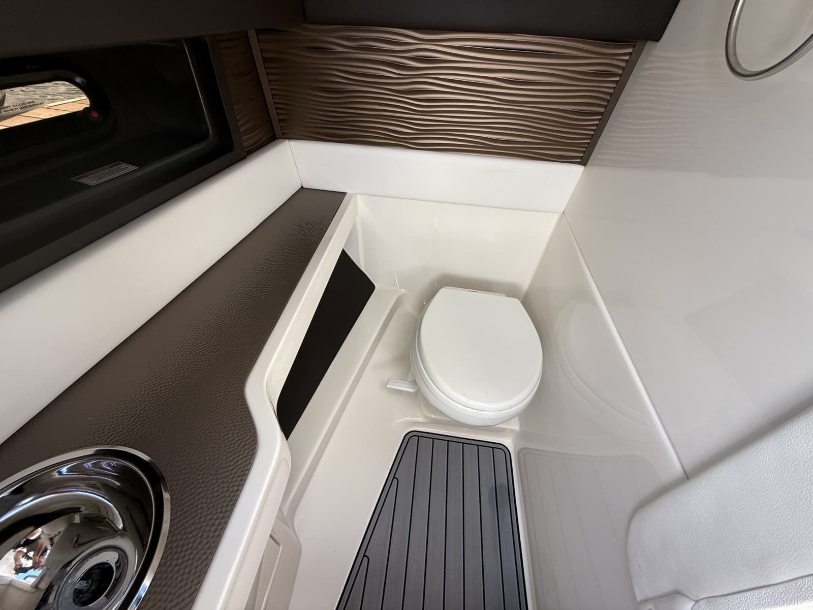 2016 Sea Ray 310 SLX - Photo 14